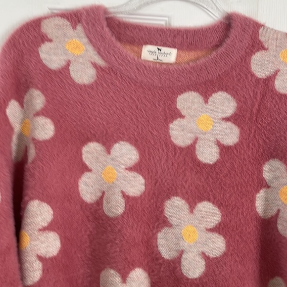 Simply Southern NWT Fuzzy Pink Mauve Daisy Sweater - Picture 3 of 4